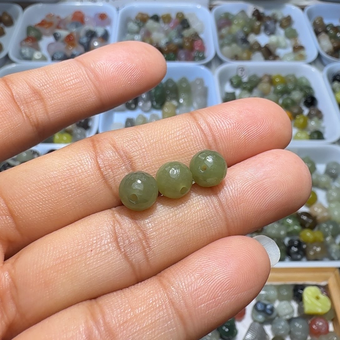 和田玉未镶嵌珠宝奇石卡八