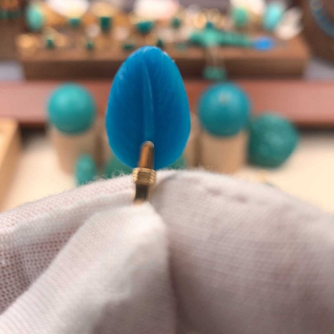 18K金镶嵌绿松石珠宝奇石