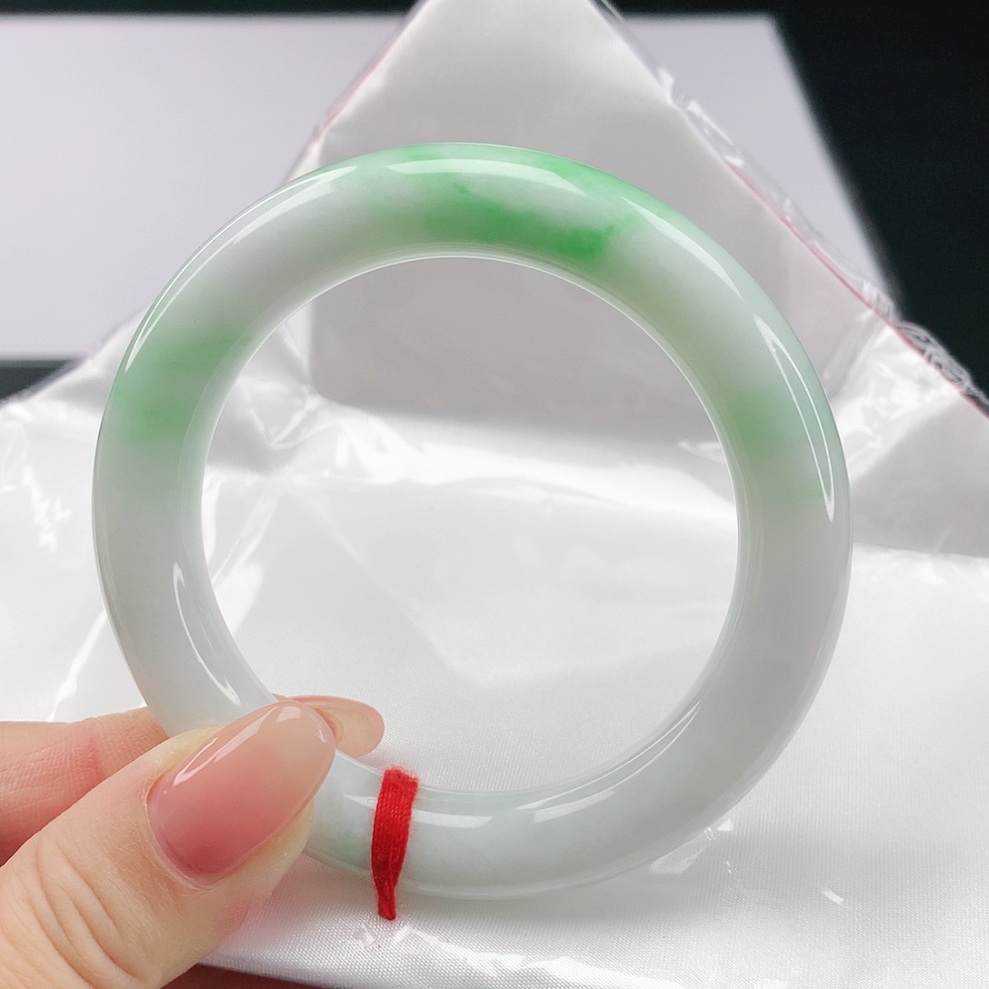 翡翠手镯未镶嵌翡翠071