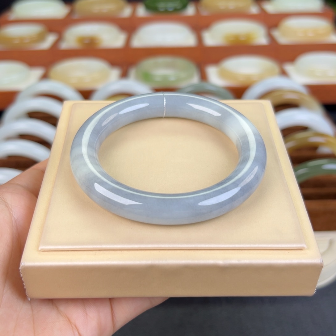 和田玉手镯未镶嵌青花圆条手镯