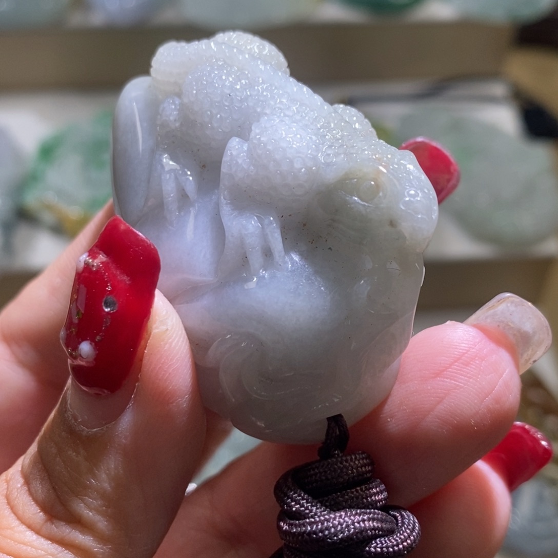 【闪购商品】翡翠颈饰未镶嵌蜥蜴