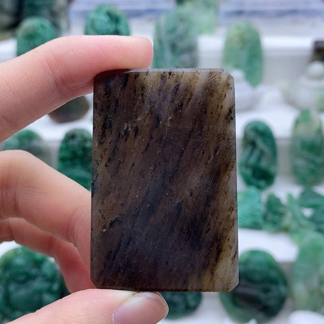 独山玉未镶嵌颈饰