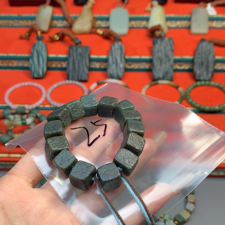 和田玉（糖玉）颈饰未镶嵌