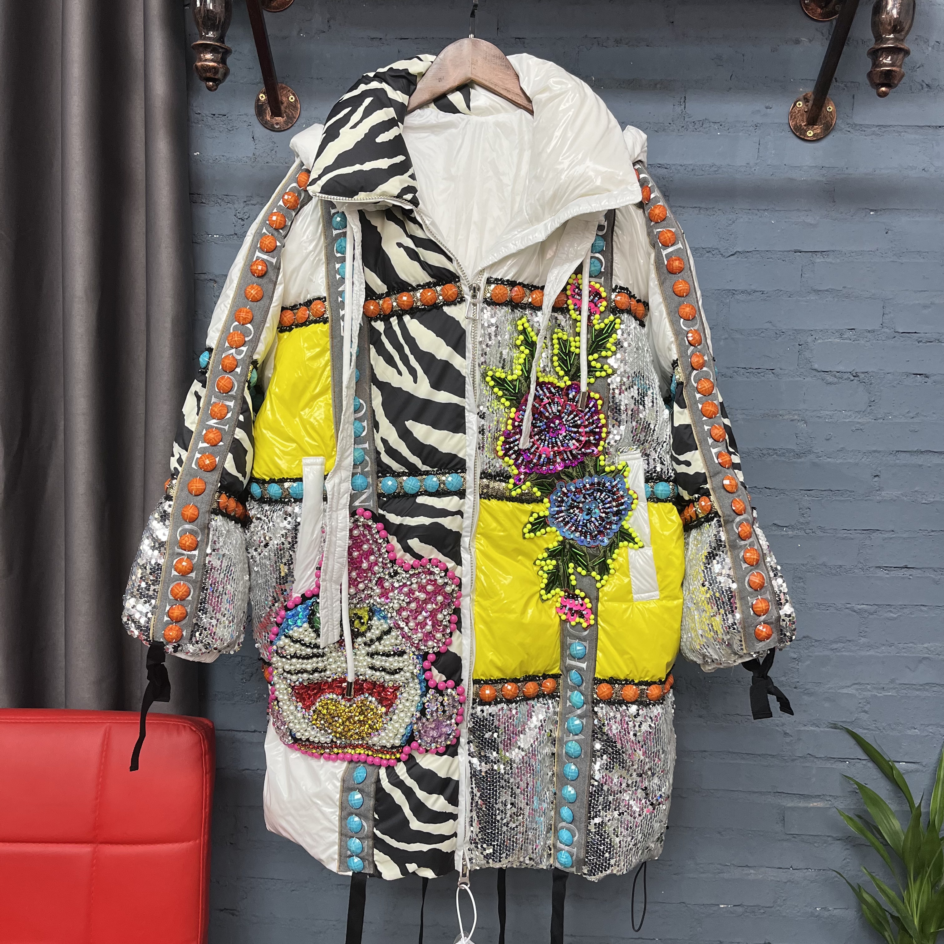 中长款加厚连帽白色斑马纹羽外套