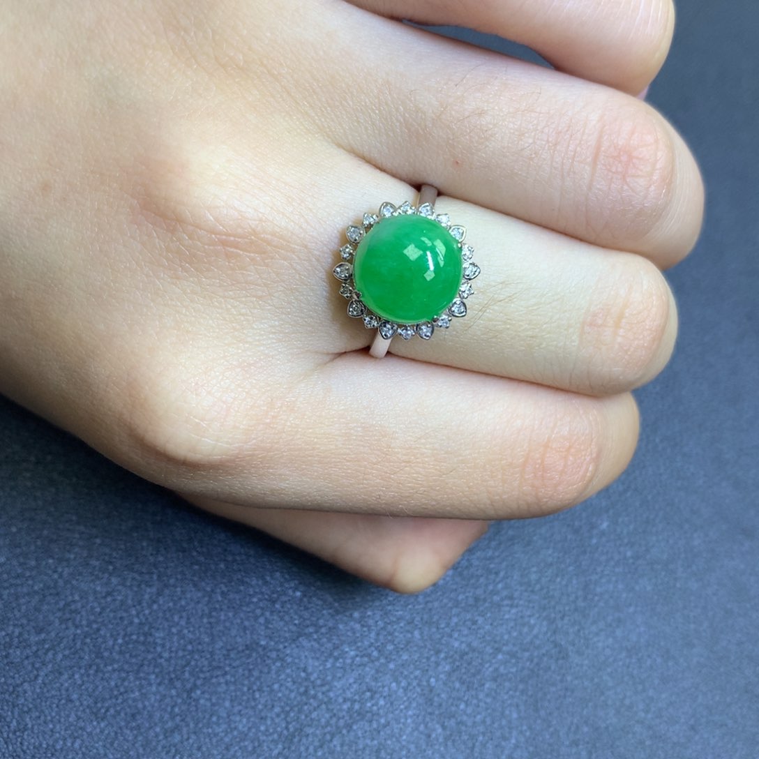 翡翠颈饰18K金镶嵌翡翠