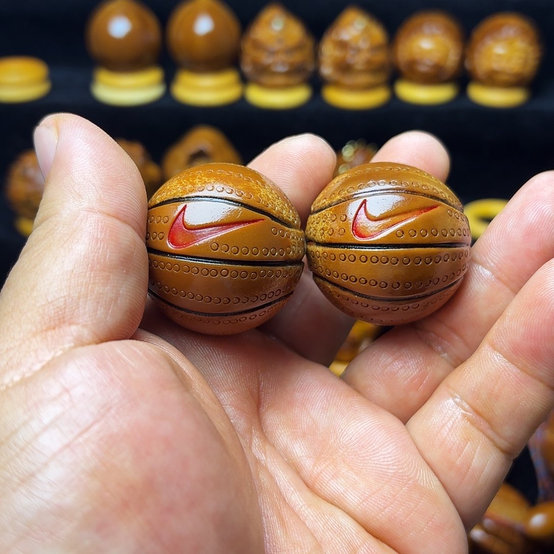 扬***帆橄榄核把件打篮球