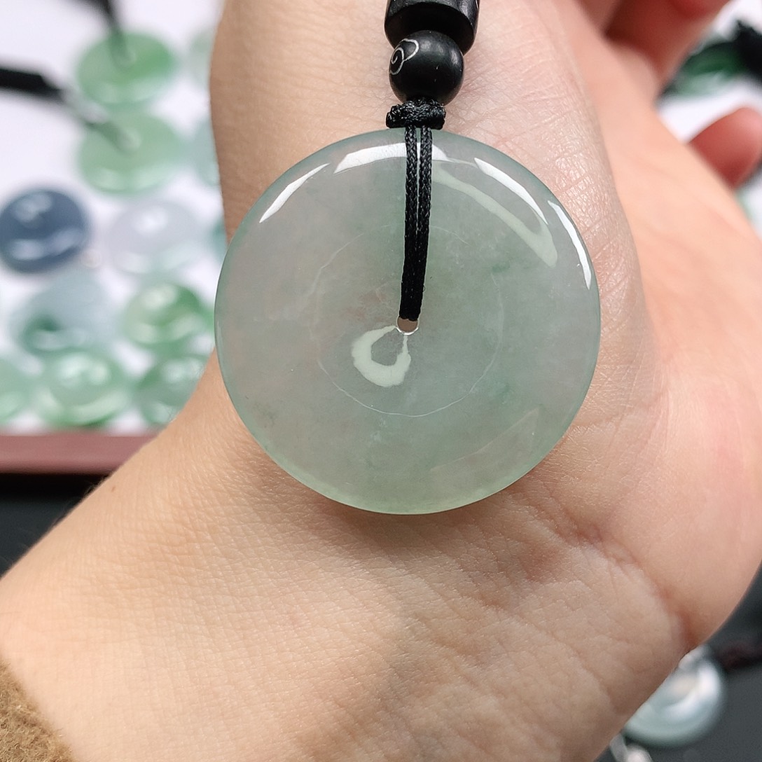 翡翠颈饰未镶嵌平安