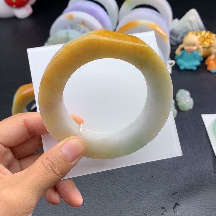 未镶嵌手镯定制翡翠