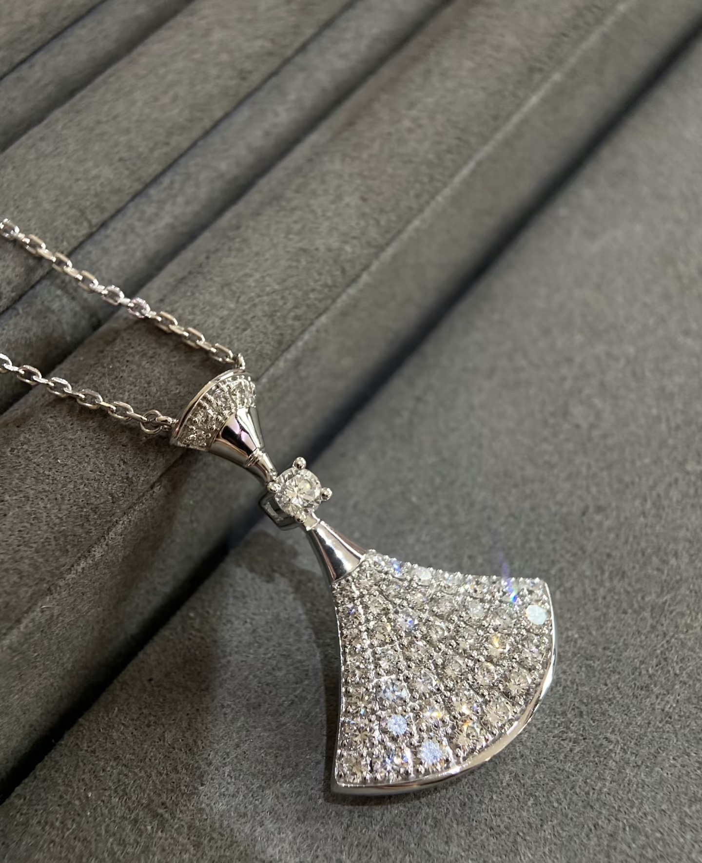 48.【宝宝】扇子满钻大裙彩红裙925银莫桑钻