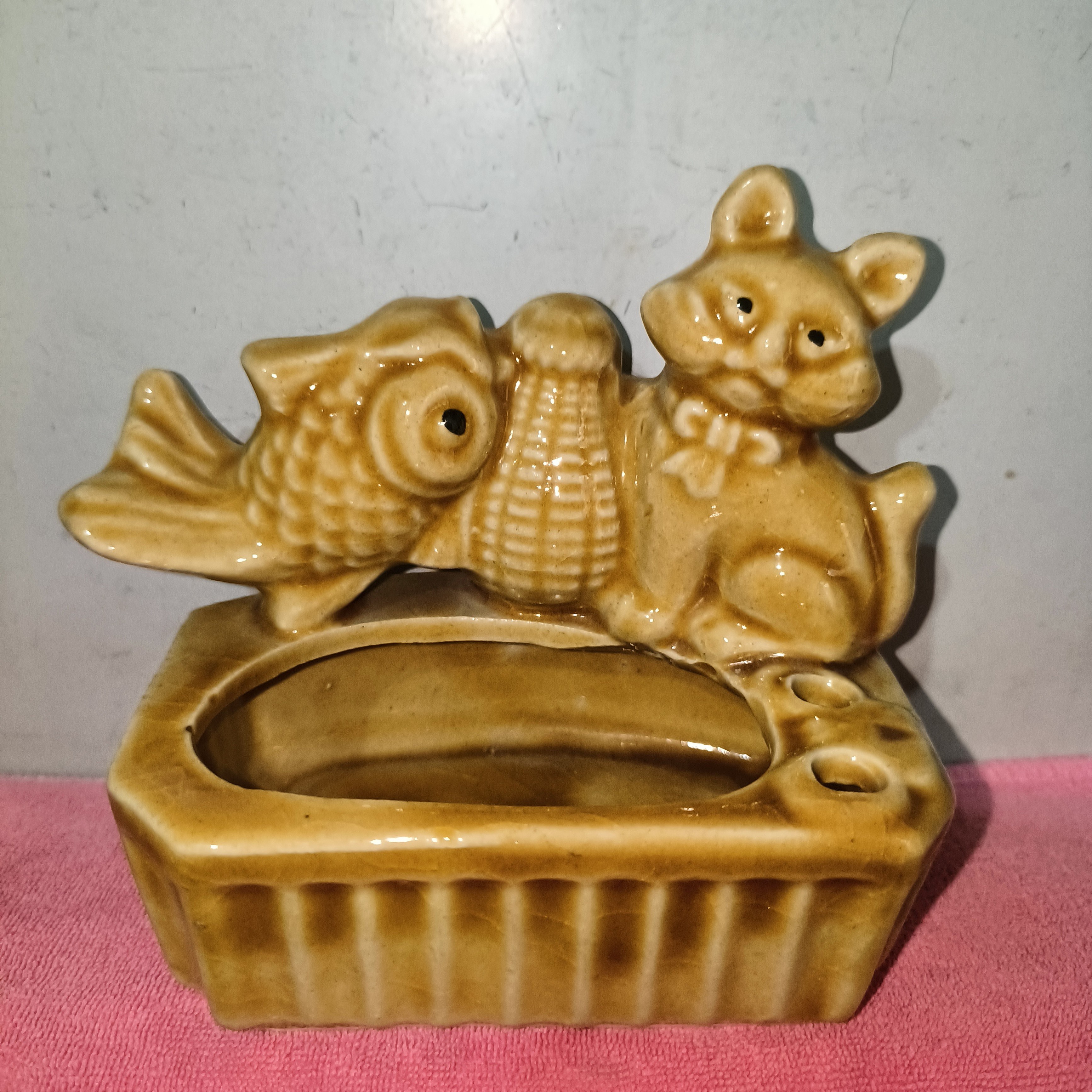 八十年代烟缸小猫捉鱼