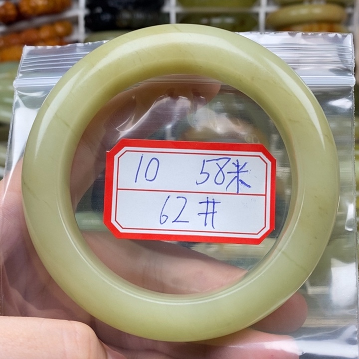 蛇纹石玉颈饰未镶嵌杨*华