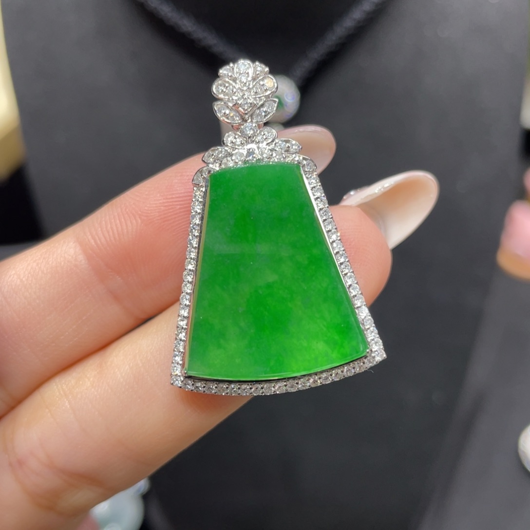 翡翠颈饰18K金镶嵌天然缅甸翡翠a货