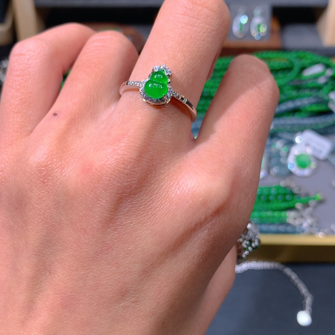 翡翠手链未镶嵌天然翡翠