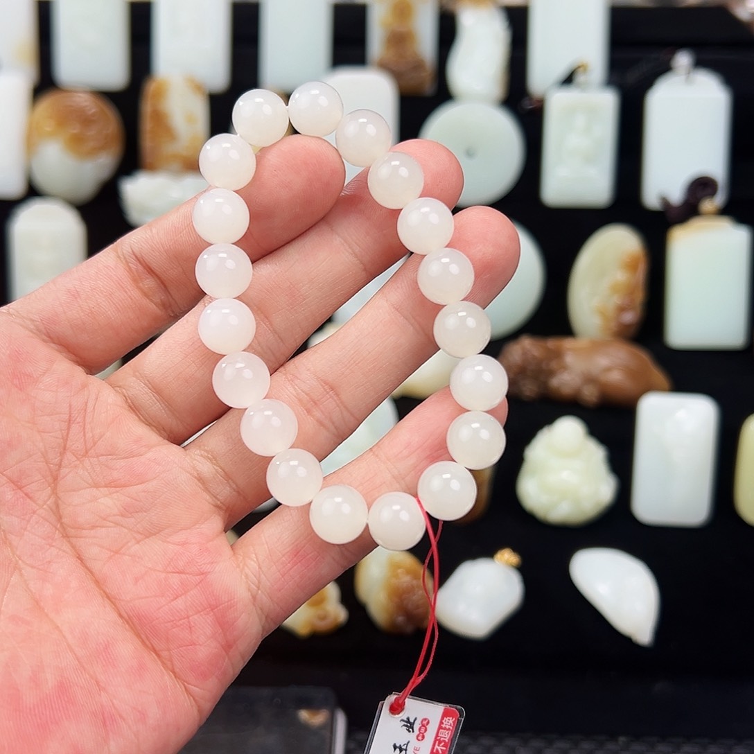 和田玉颈饰未镶嵌守**福