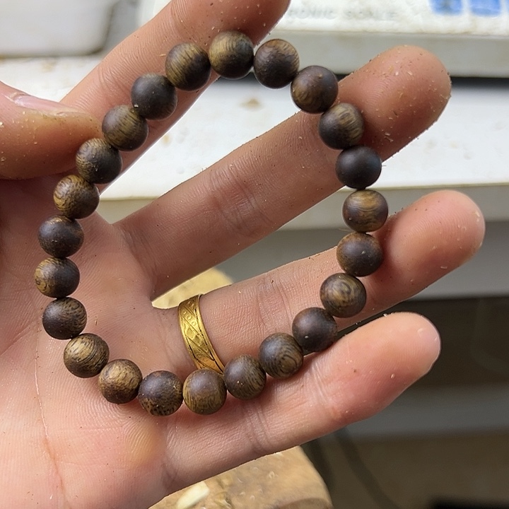 沉香手串乌身0.8单圈5克+