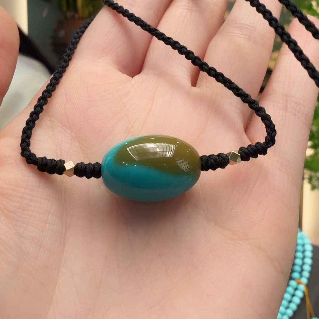 绿松石未镶嵌颈饰