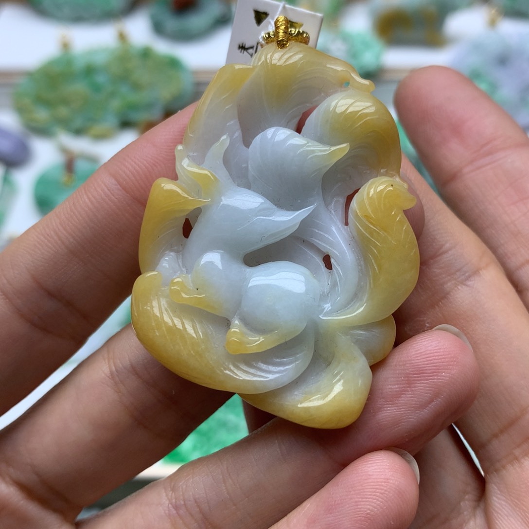 翡翠颈饰未镶嵌翡翠