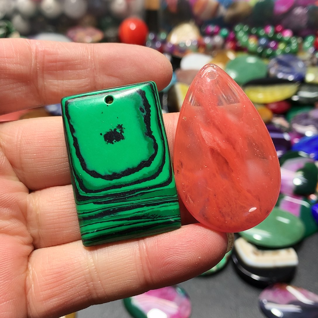 未镶嵌手串玛瑙/玉髓两个吊坠