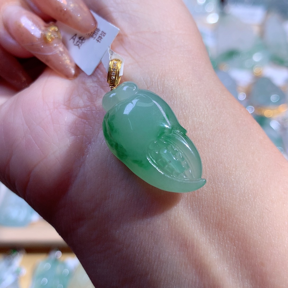 翡翠吊坠(不含链)18K金镶嵌