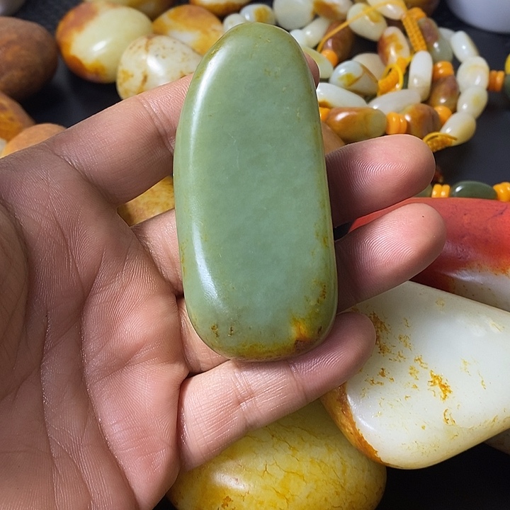 秋***彩和田玉未镶嵌挂件