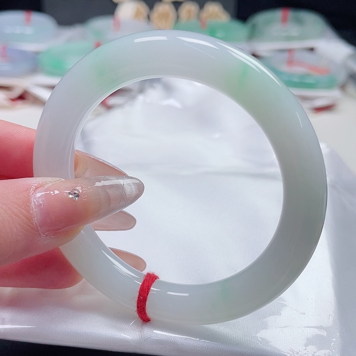 翡翠手镯未镶嵌缅甸