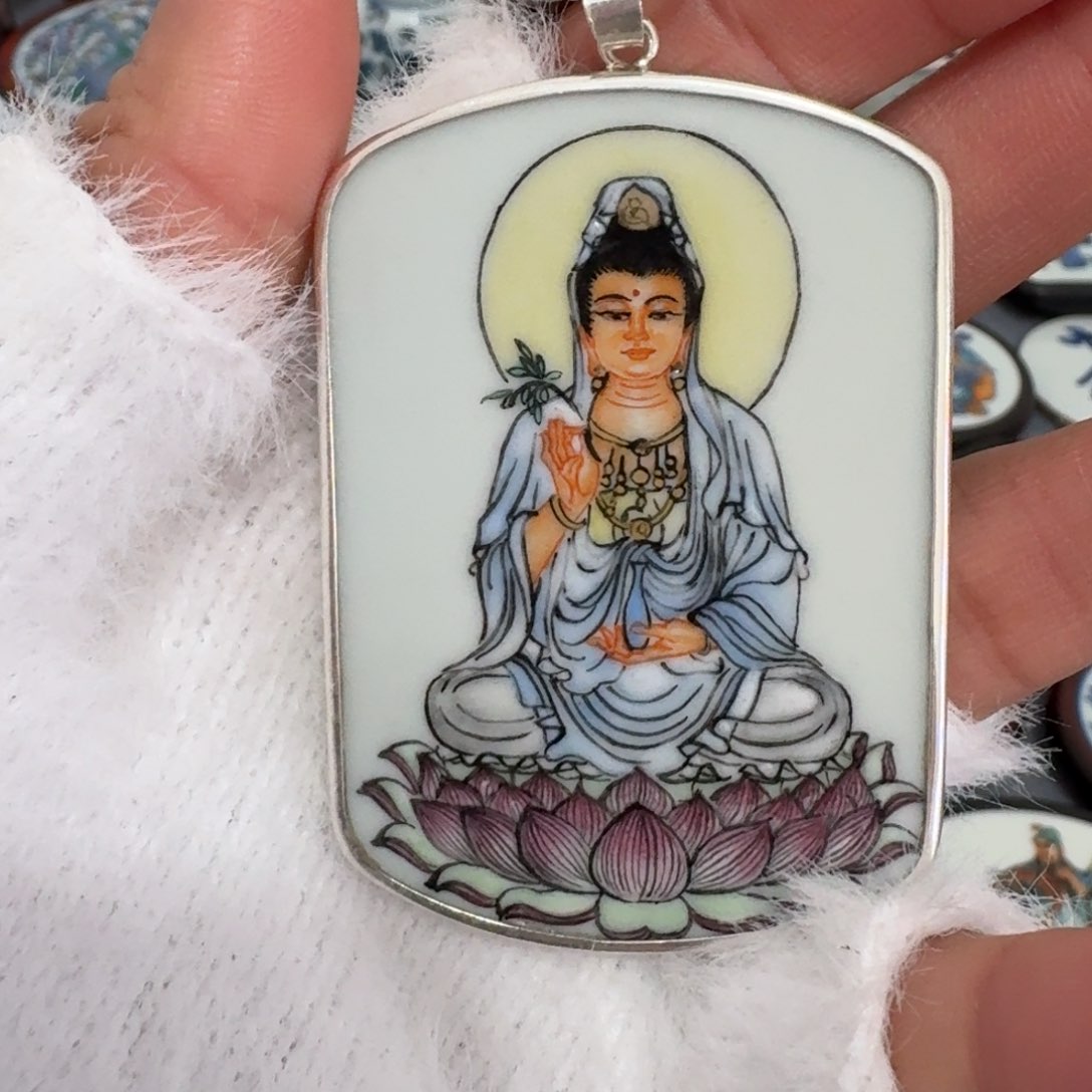 瓷片平**物观音挂件一个