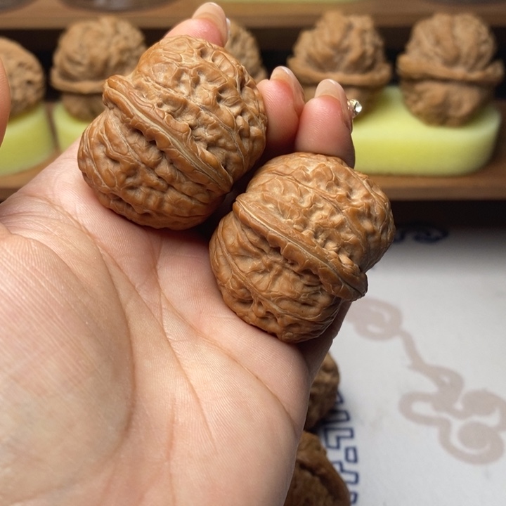 s***.大叶紫檀（黑酸枝木类）文玩核桃平谷元宝