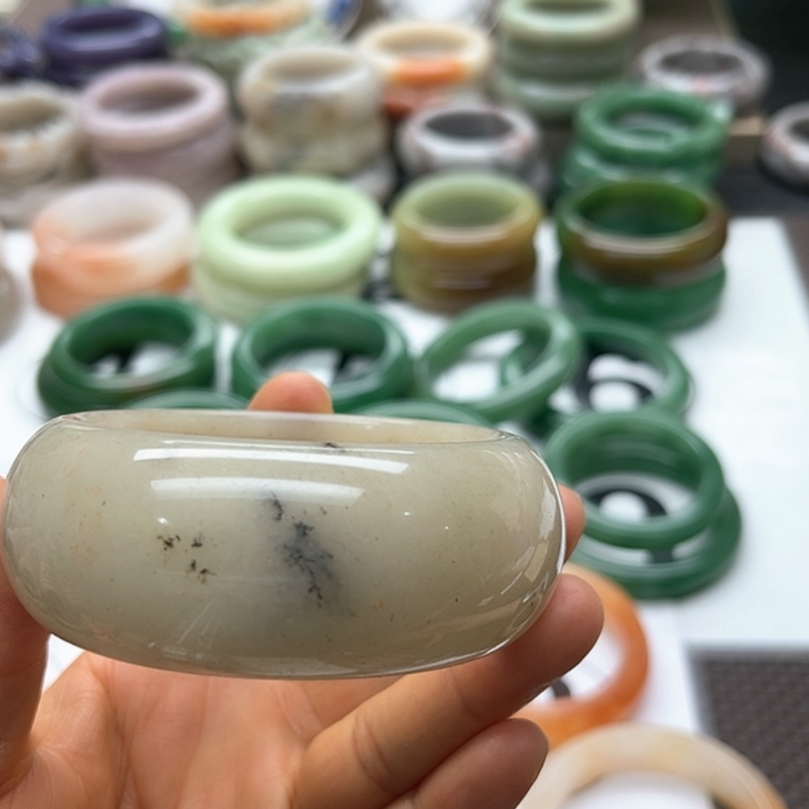 【闪购商品】未镶嵌手镯石英质玉一枝独秀