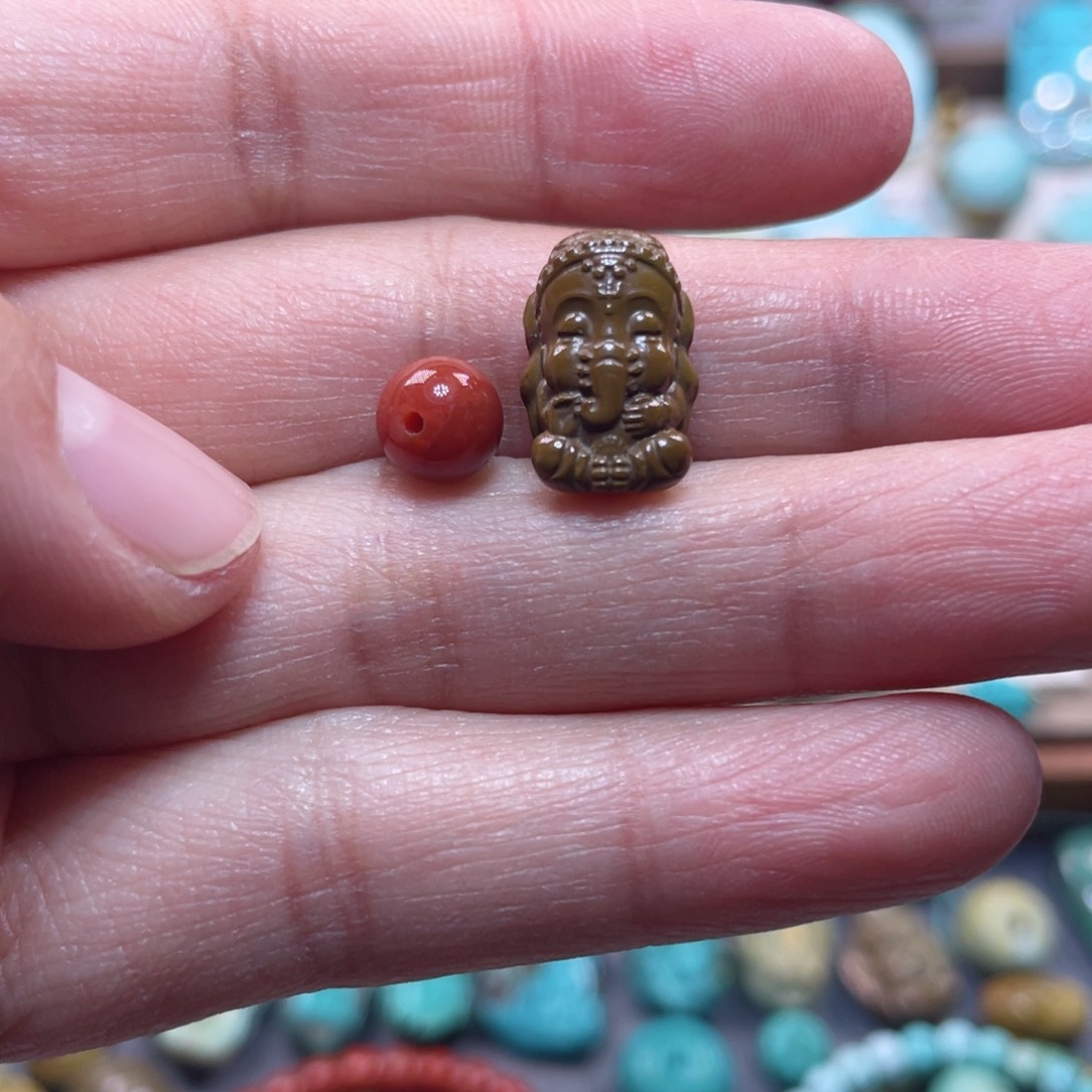 南红玛瑙配饰未镶嵌