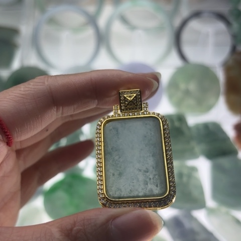 翡翠吊坠(赠链)合金翡翠合金镶嵌吊坠