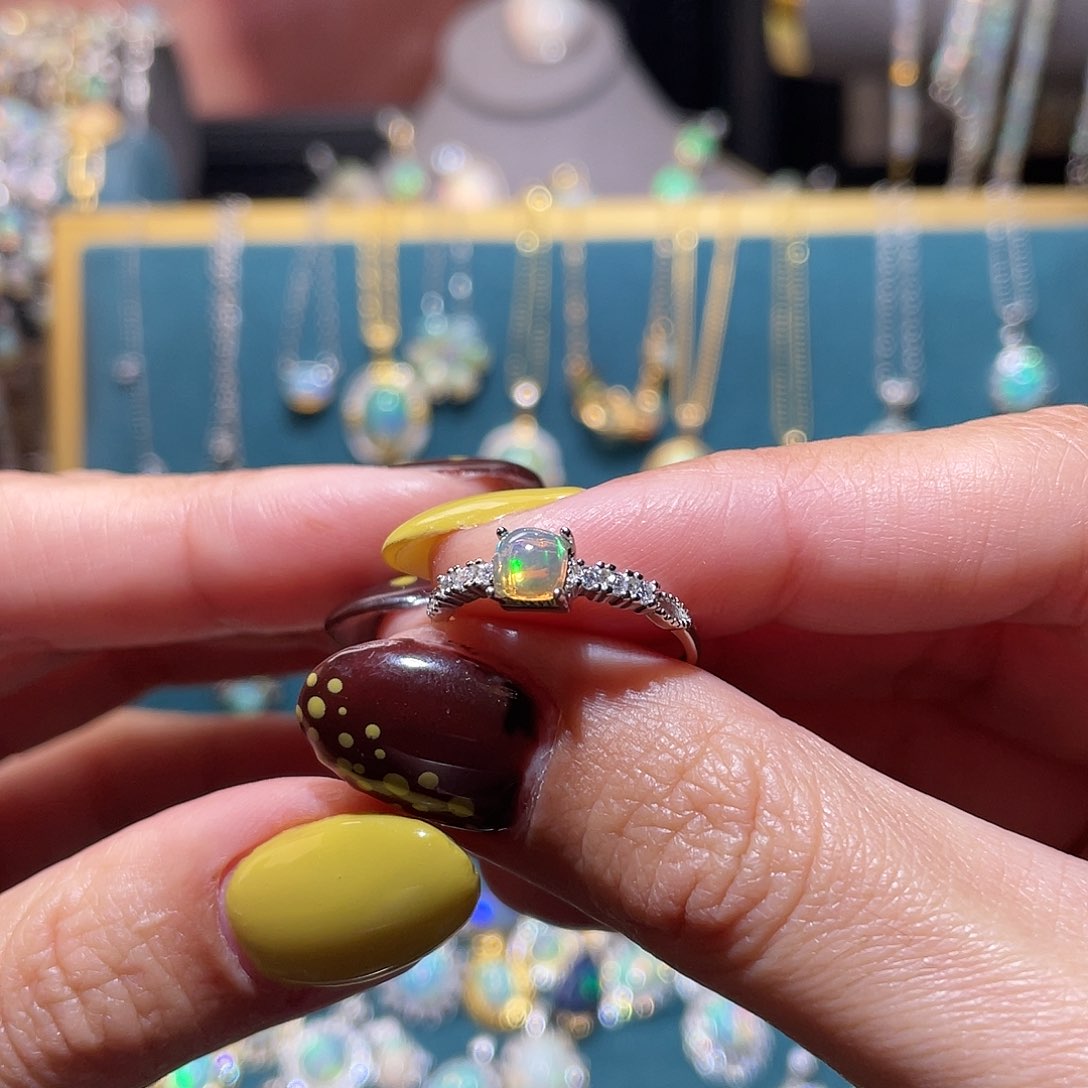 银S925镶嵌欧泊戒指）