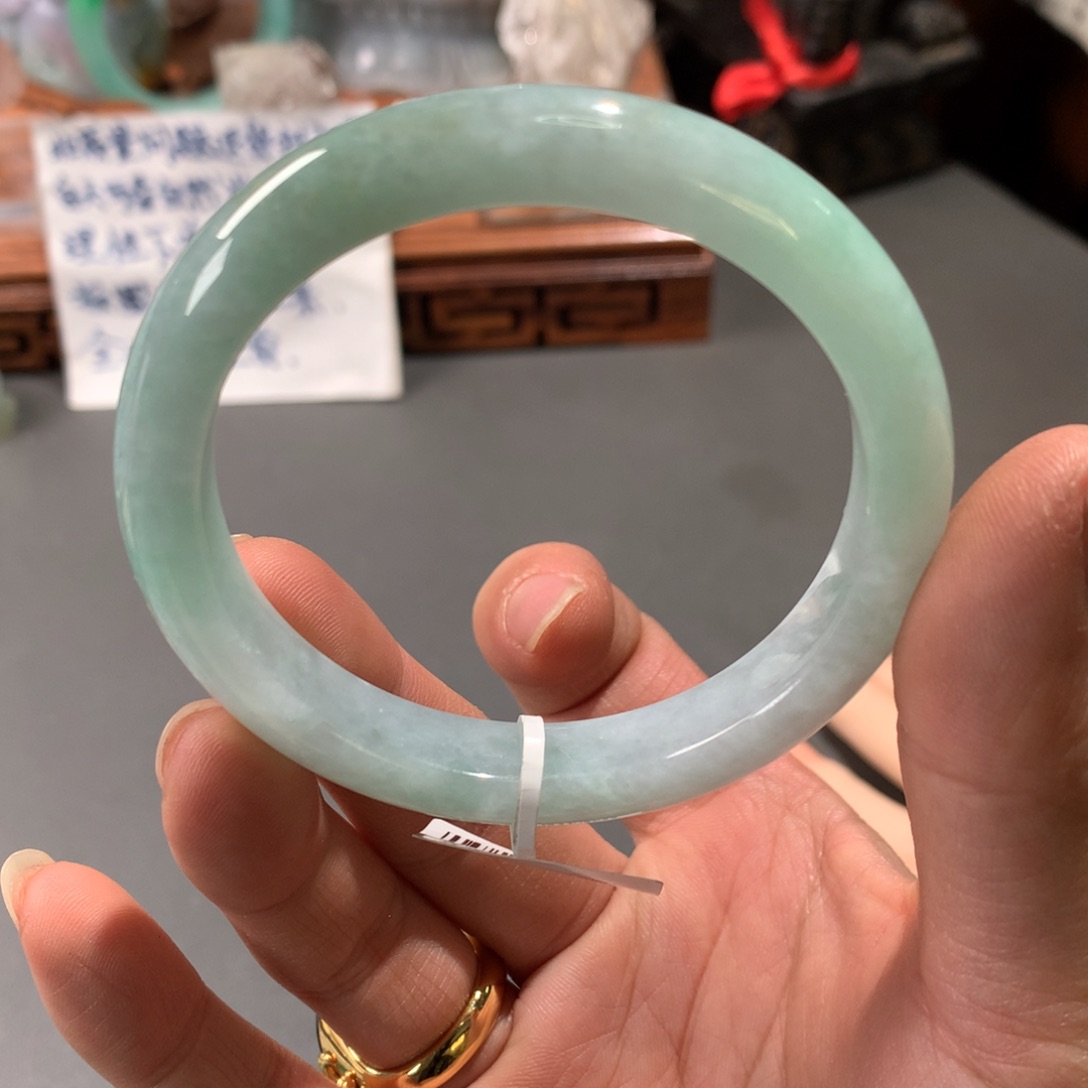 翡翠手镯未镶嵌55.8圈口
