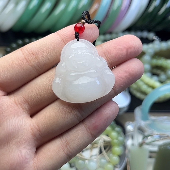 颈饰未镶嵌石英质玉