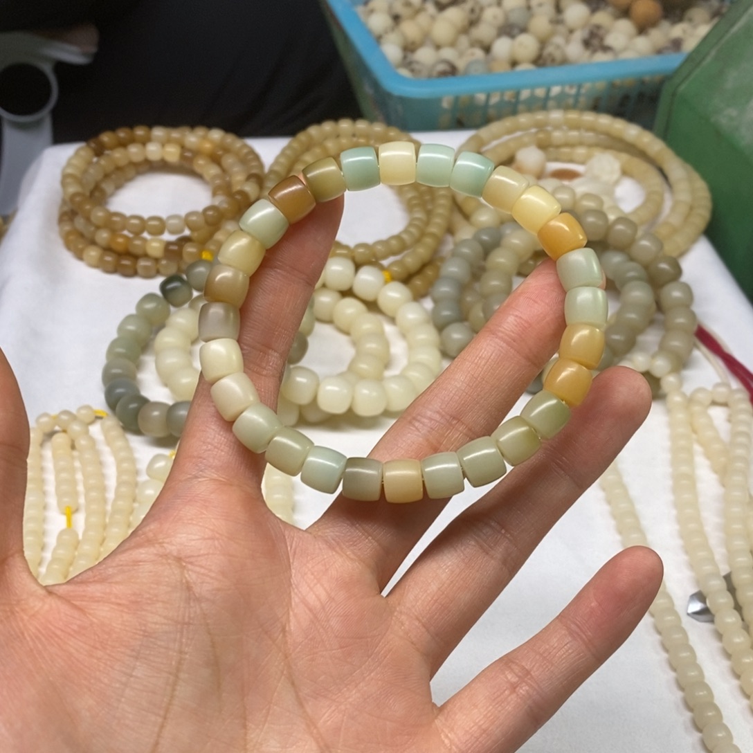 肖***粉菩提根/象牙果吊坠肖邦