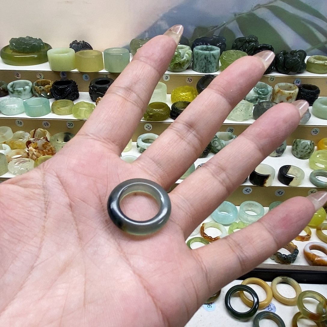 清***宁岫玉未镶嵌天然玉石戒指