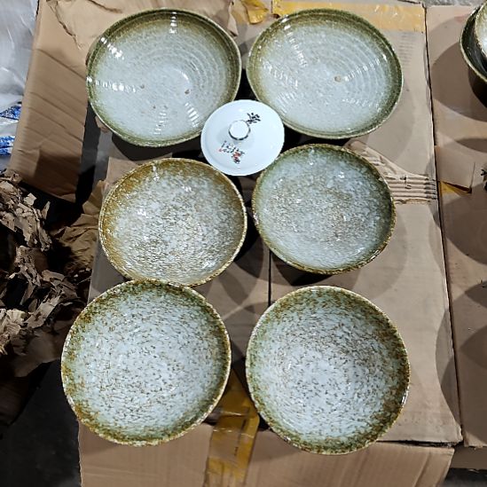 摆件盘子碗茶壶啥都有