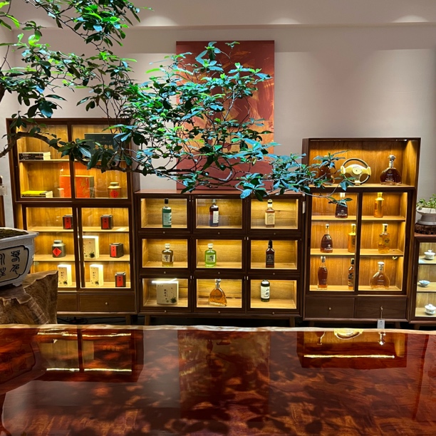 328cm三个组合高低背景柜茶室收纳展示实木老株木钢化玻璃储物柜