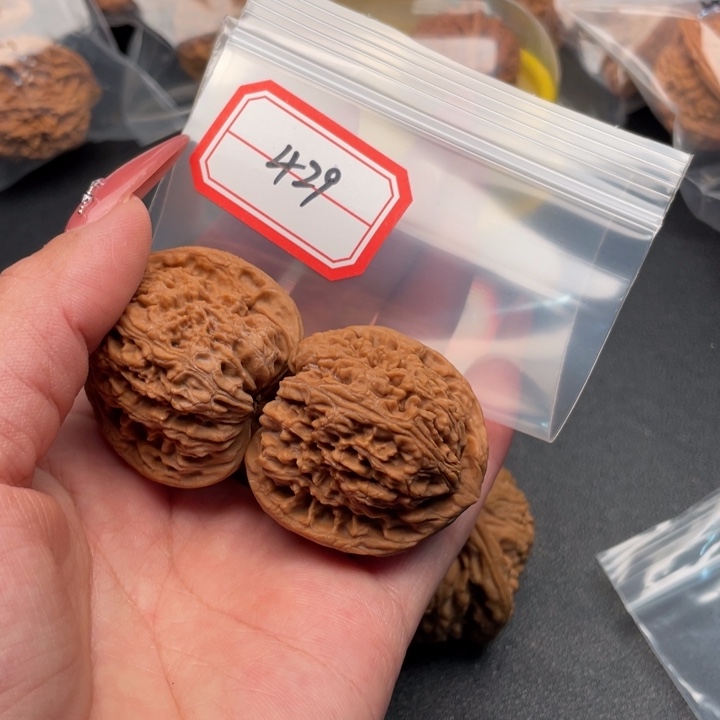 柠***爸把件文玩核桃南疆石