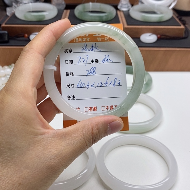 浅***秋石英质玉手镯未镶嵌