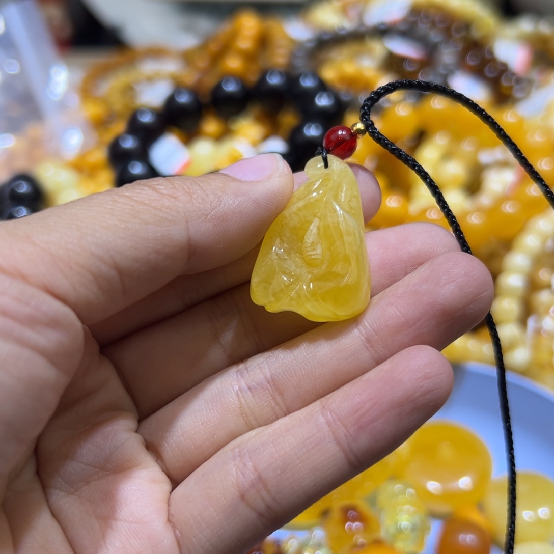 琥珀珠宝奇石未镶嵌