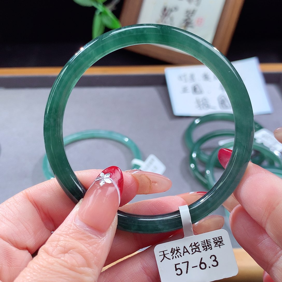 翡翠手镯（圆镯）未镶嵌