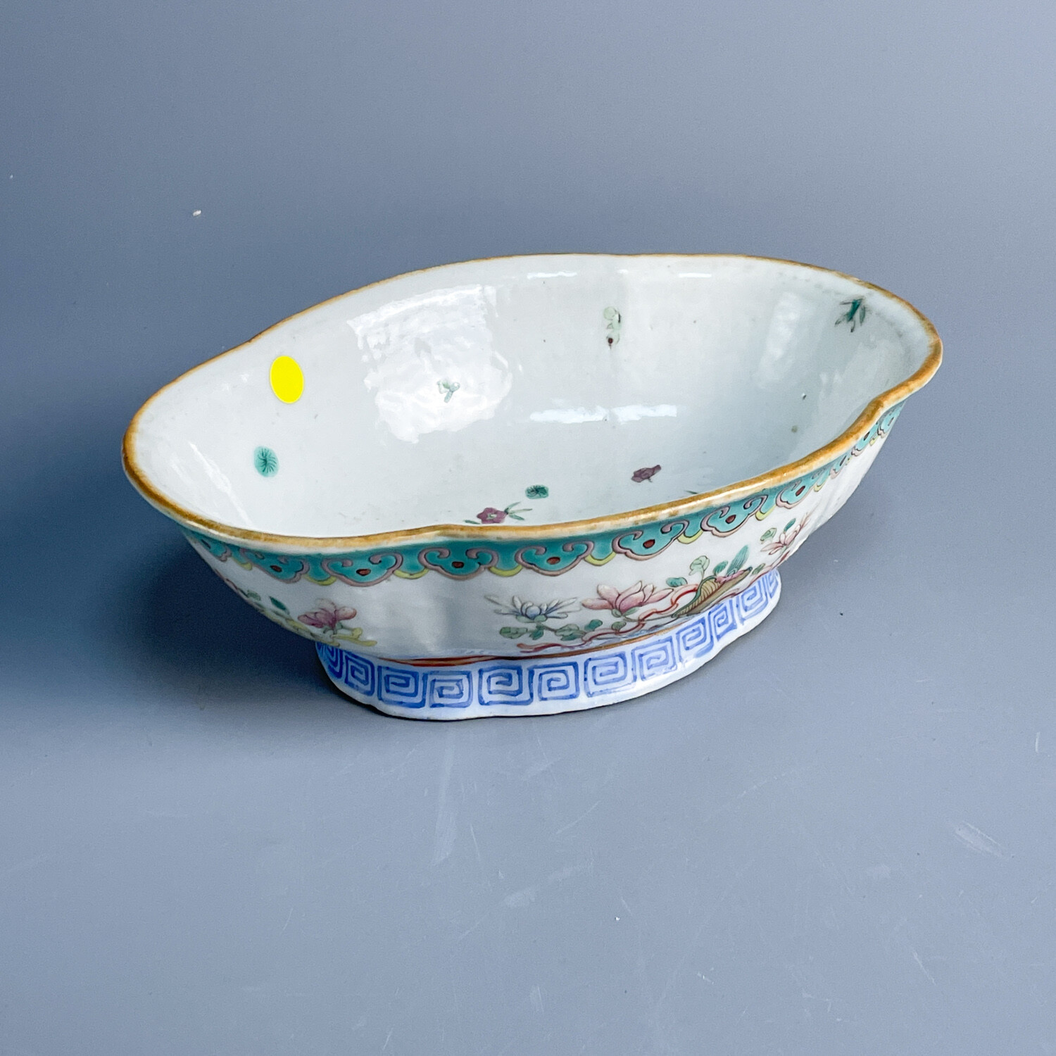 M25KL000029 - 晚清粉彩八宝纹海棠供盘