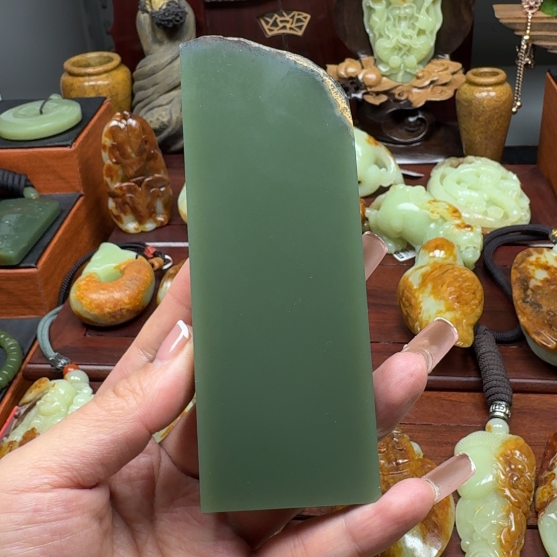 岫岩河磨玉（透闪石质玉）未镶嵌把件