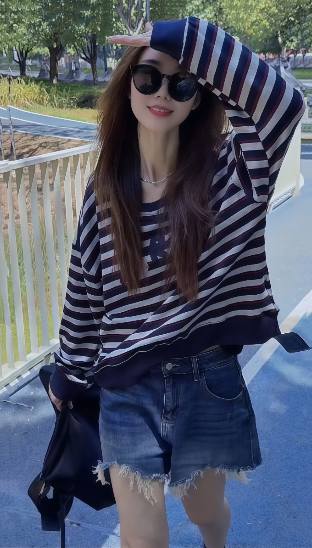 潮牌欧货小众条纹长袖圆领卫衣t恤女早秋宽松时尚减龄洋气上衣潮