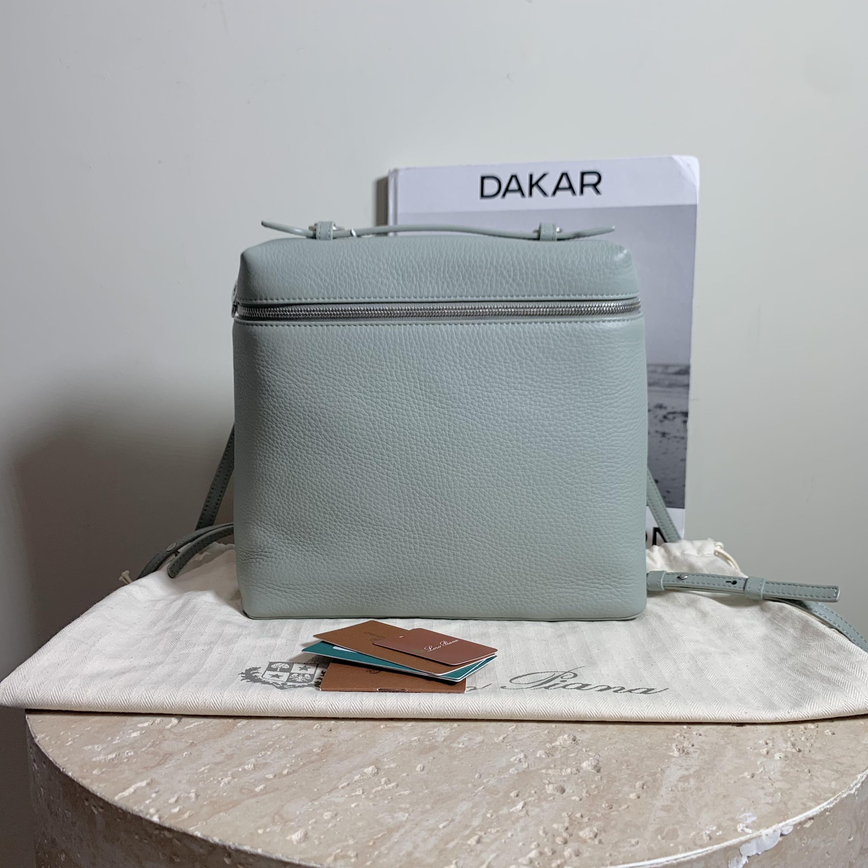 99新  壹臻/LP/桉树色双肩包小号包23699990