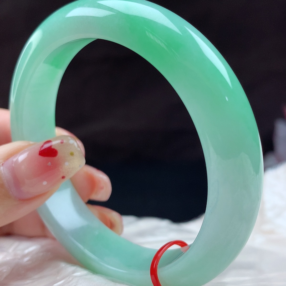 翡翠手镯未镶嵌8008，