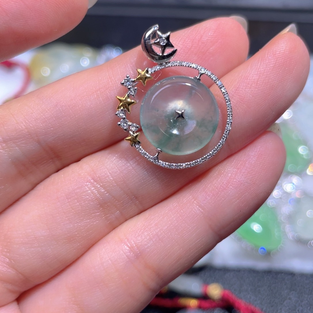 颈饰18K金镶嵌翡翠M****4翡翠