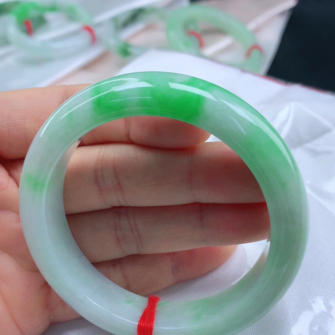 翡翠手镯未镶嵌53+飘阳绿翡翠手镯