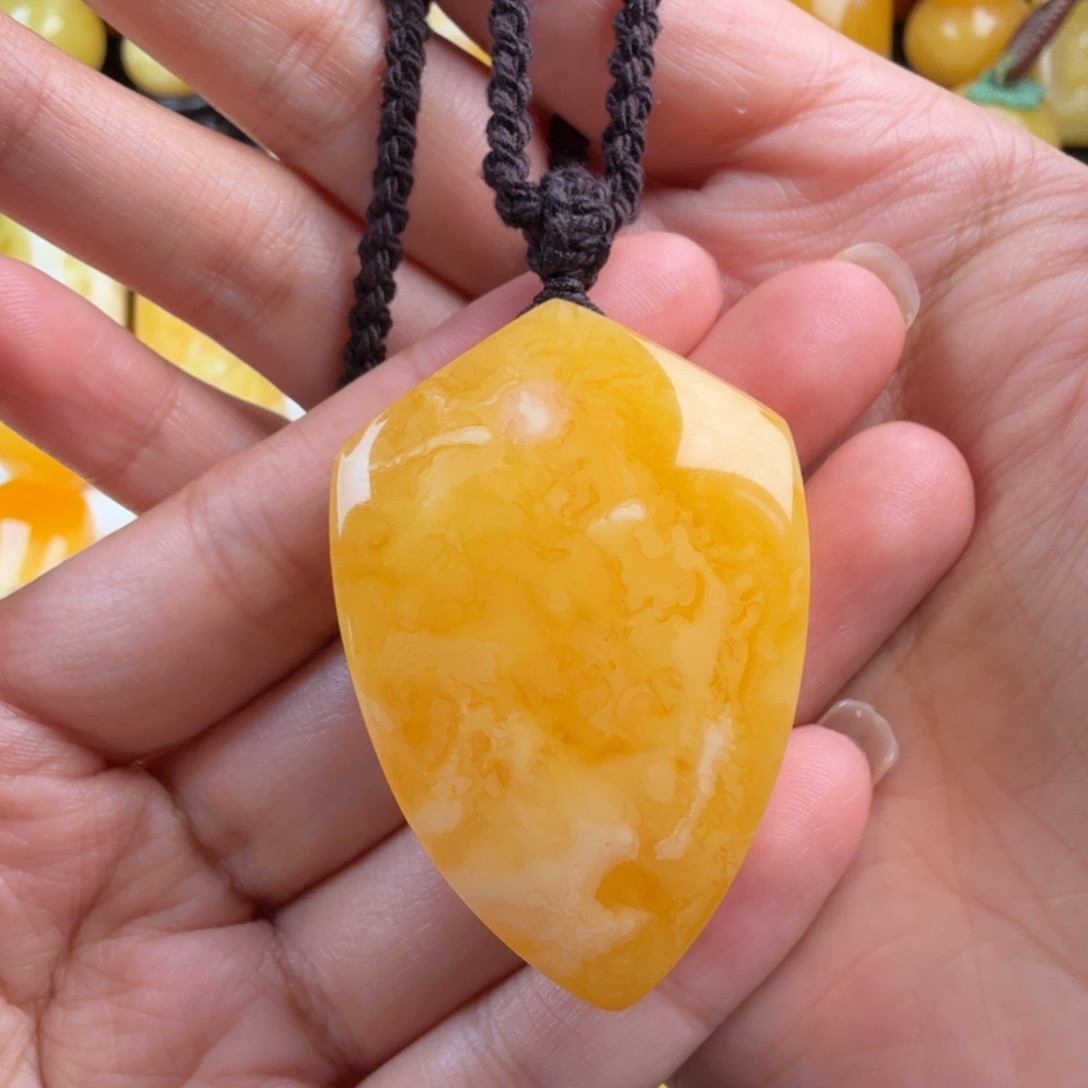 琥珀未镶嵌颈饰纯天然琥珀蜜蜡无优化