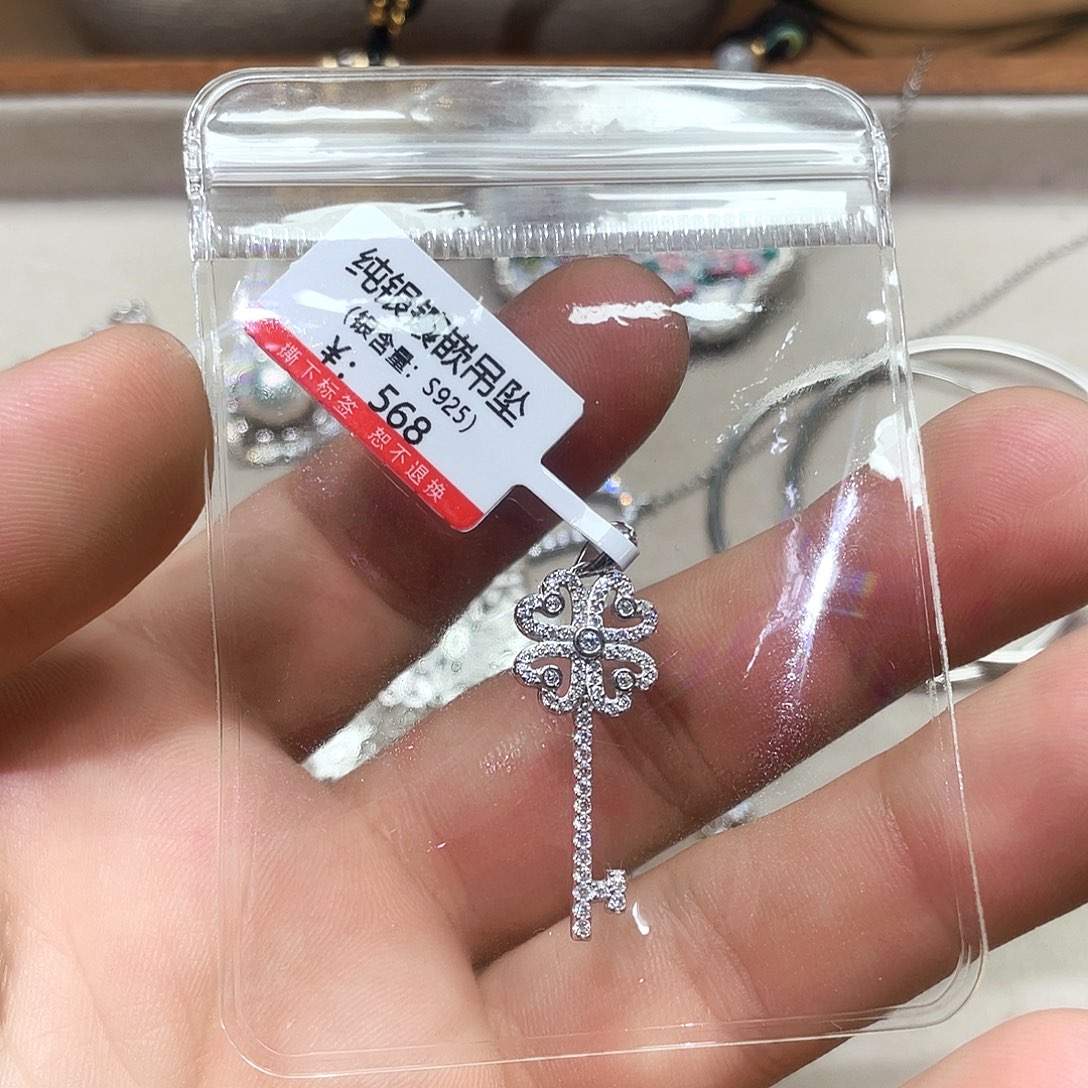 尼***塔坠链均925银锆石满钻钥匙